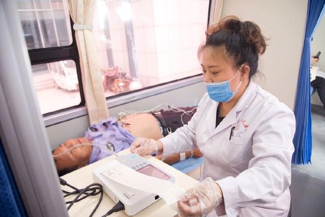 去醫(yī)院體檢已過時(shí)，移動(dòng)醫(yī)療車讓體檢更便捷